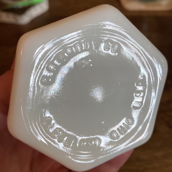 2 E.O Brody Co Vintage White Milk Glass Vase - Picture 8 of 11